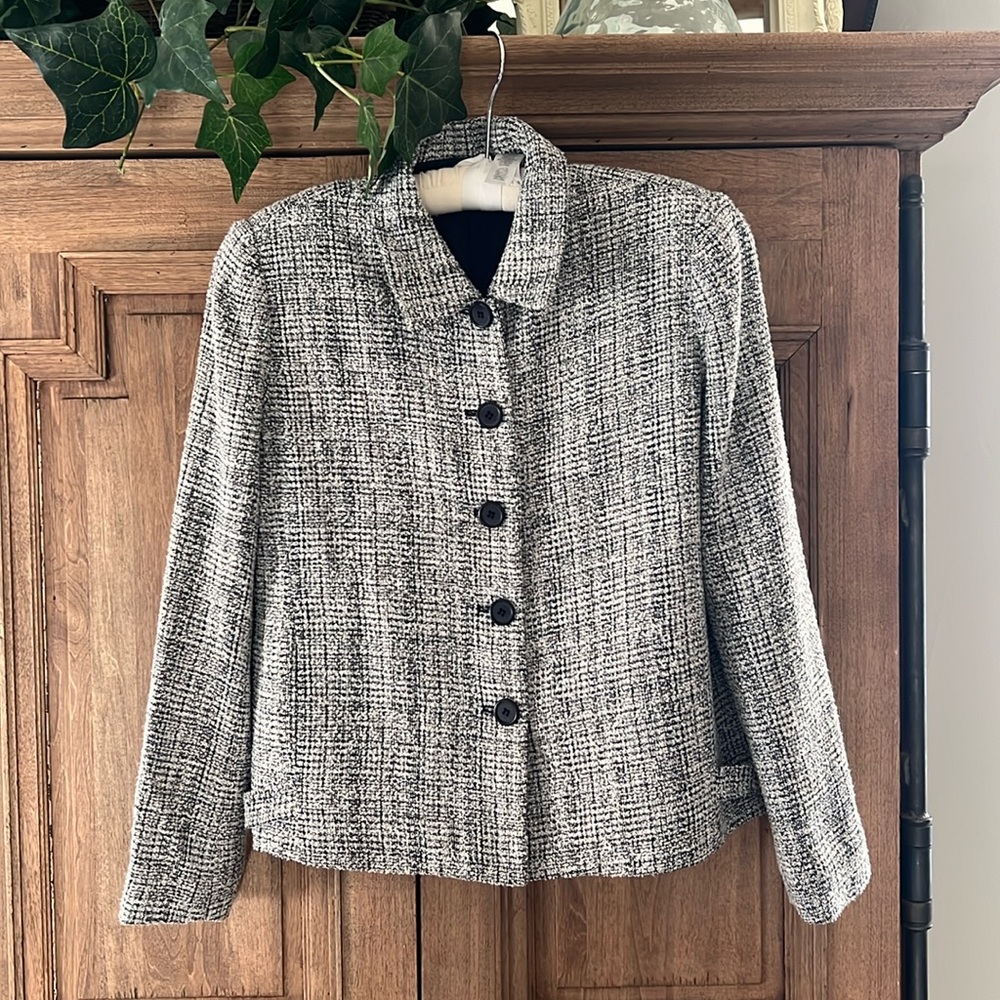 VILLAGER • 10 Petite •  5 Button • Fully Lined• 2 Pockets • Black/Gray • Jacket